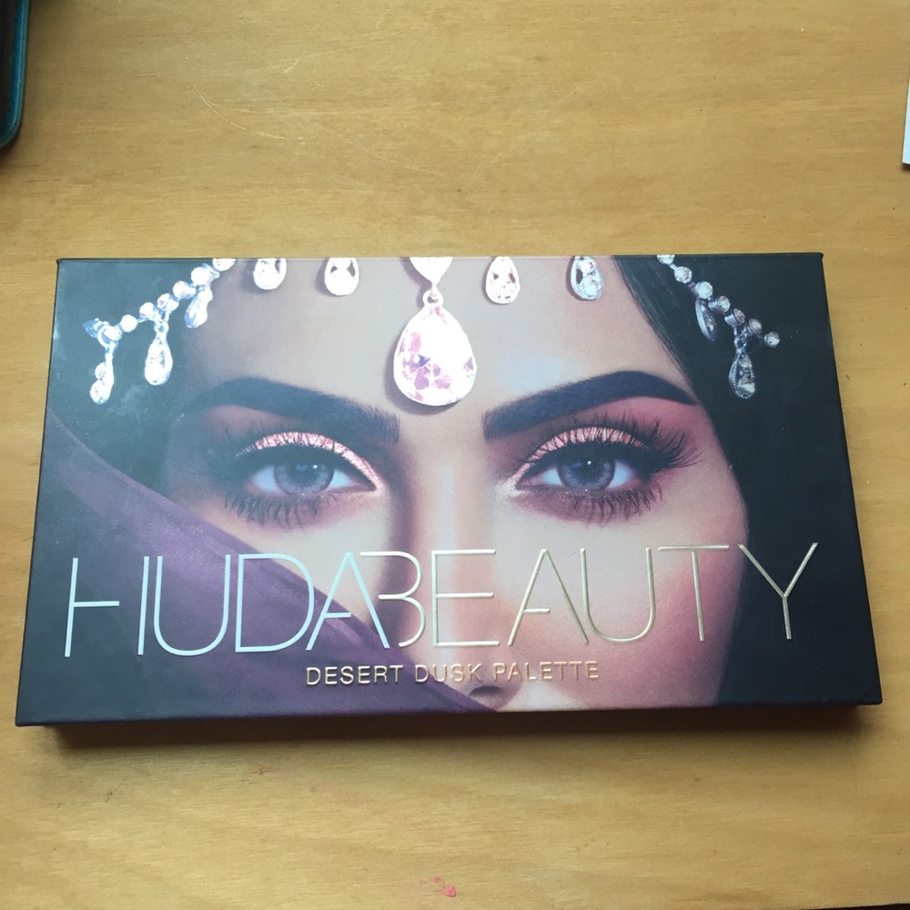 Huda Beauty Desert Dusk Palette ON HOLD